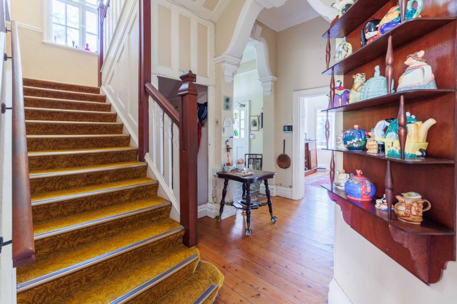 6 Bedroom Property for Sale in Fresnaye Western Cape